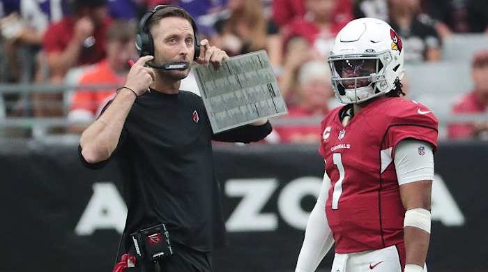 Arizona Cardinals Kliff Kingsbury and Kyler Murray during a game.